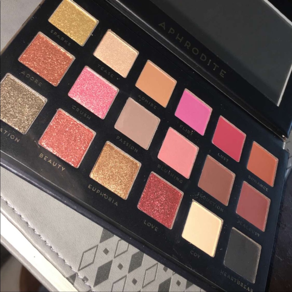 Eyeshadow palette (Aphrodite)